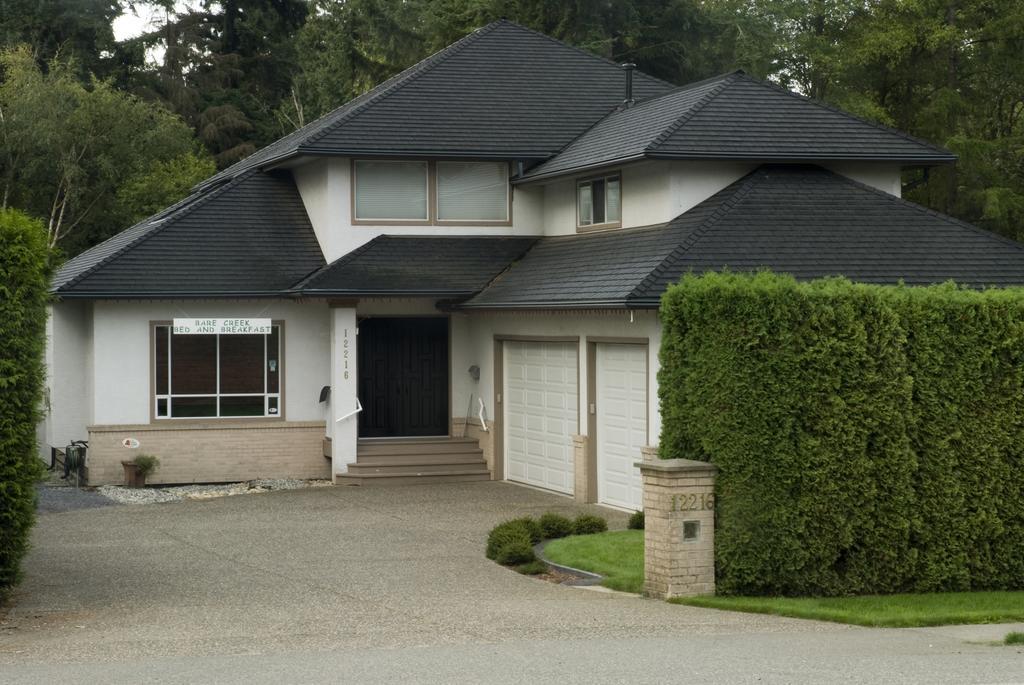 Bare Creek Bed & Breakfast Surrey Exterior photo